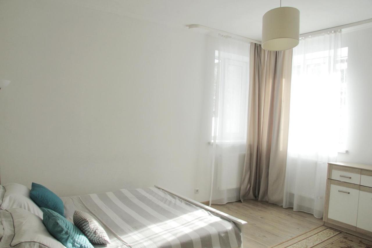 Flat In Cottage Close To The Centre Parking, Wifi, Bbq إلفيف المظهر الخارجي الصورة