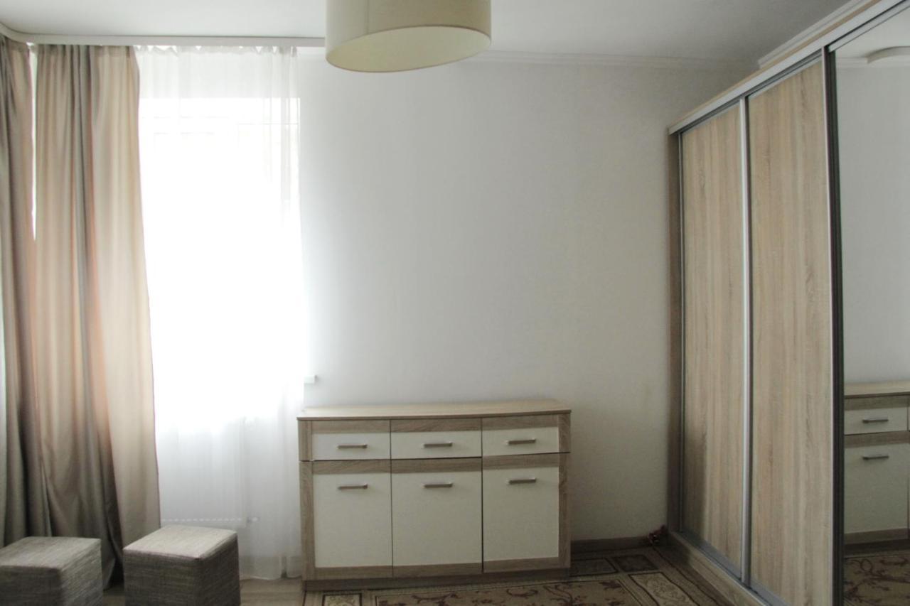 Flat In Cottage Close To The Centre Parking, Wifi, Bbq إلفيف المظهر الخارجي الصورة